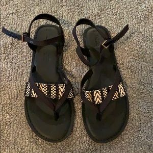 **NEVER WORN** Women’s TOMS Sandals